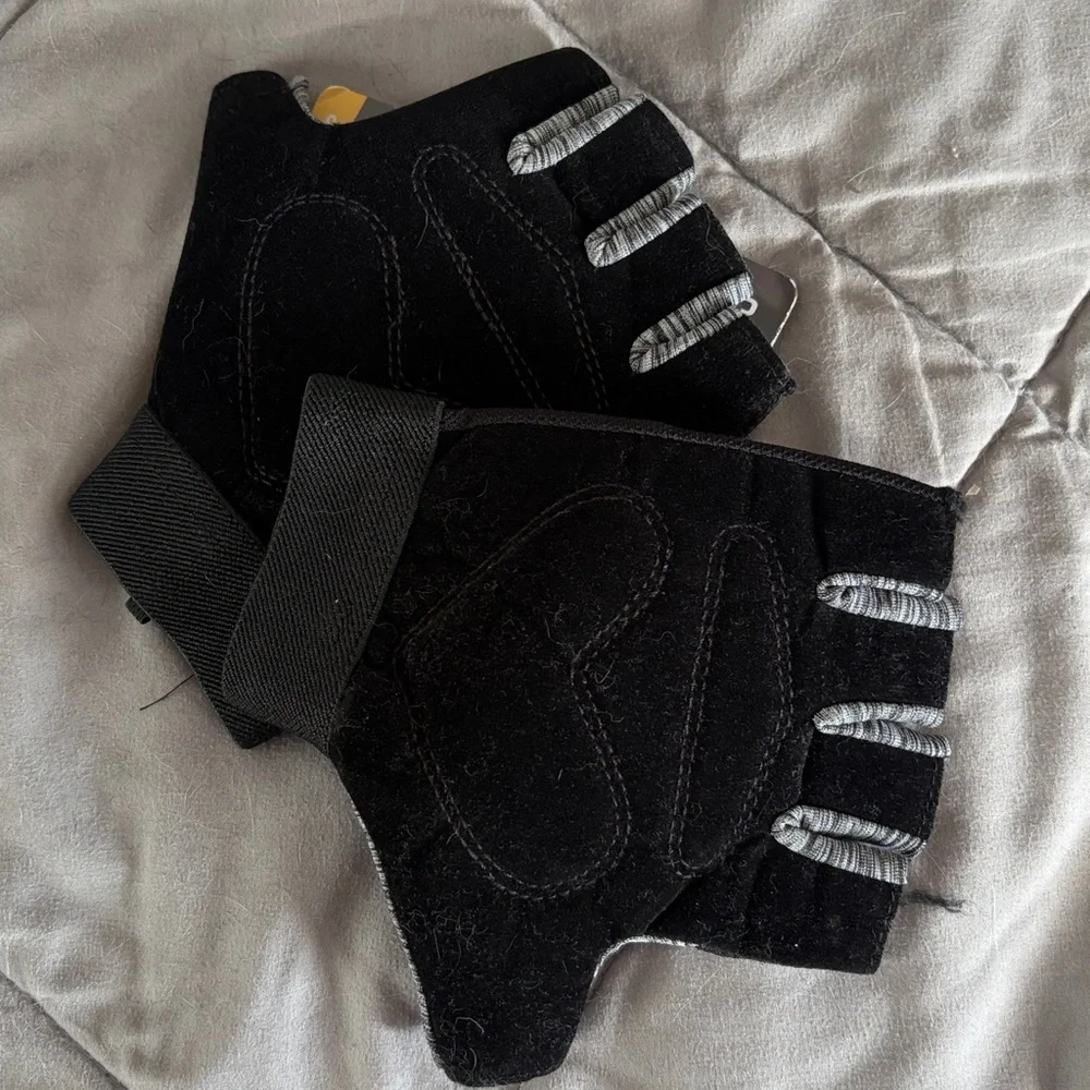 CAP Mesh Weightlifting Gloves Women’s Small NWT
